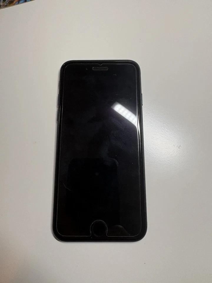 iPhone SE 2022 Schwarz 64GB - Bild 1 von 4