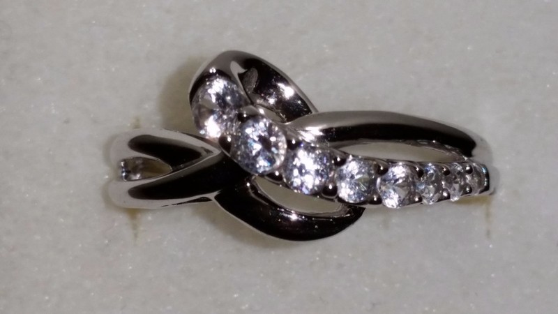 *ELEGANT & SEXY* Kay Jewelers Sterling Silver 8 Lab Created Sapphire Ring (Sz 7)