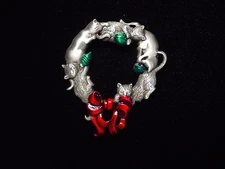"JJ" Jonette Jewelry Silver Pewter 'WREATH of Cats' Christmas Pin