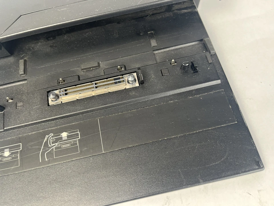 Estación de acoplamiento replicadora de puertos IBM Lenovo ThinkPad P/N 74P6734 Foto 3 de 4