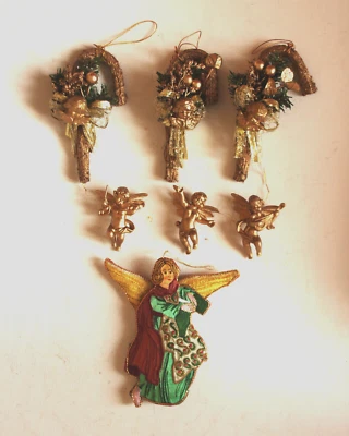 Lot d'anciennes décorations de Noël, pour sapin. Anges et bouquets - Photo 1/4