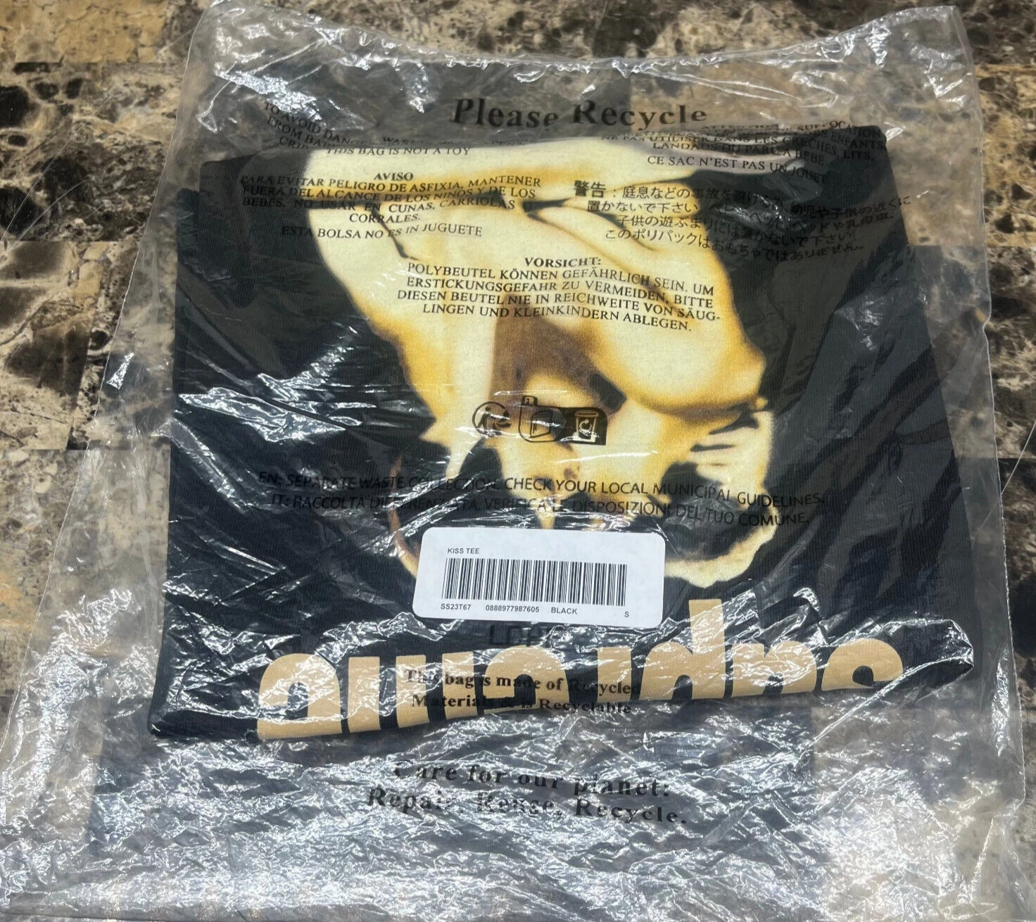 Tee shirt Supreme Kiss (SS23) noir taille S neuf avec étiquette