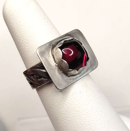 Vtg Unique Silver Ring - Red Stone Glass Bezel Size-7 Brutalist Modernist estate