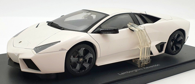 AUTOart Lamborghini Reventon matt white 74594
