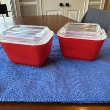 Pair of Vintage Pyrex Refrigerator Dishes With Lids /RED/FREE SHIPPING