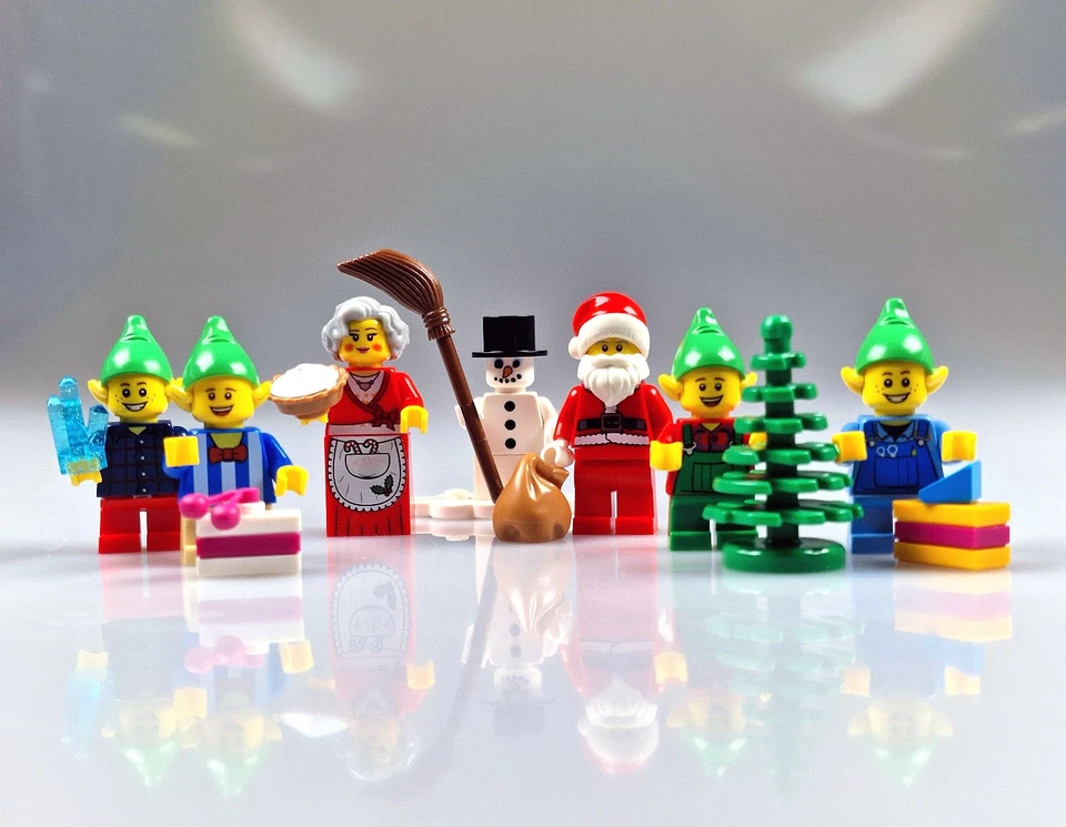 Minifiguren Weihnachts-Sets mit Weihnachtsmann, seiner Frau, Wichtel, Schneemann - Bild 2 von 4