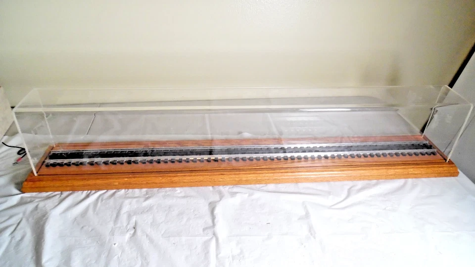 Vitrina Hobby Specialicts By BJ 37" calibre O madera/plexiglás -LN Foto 2 de 4