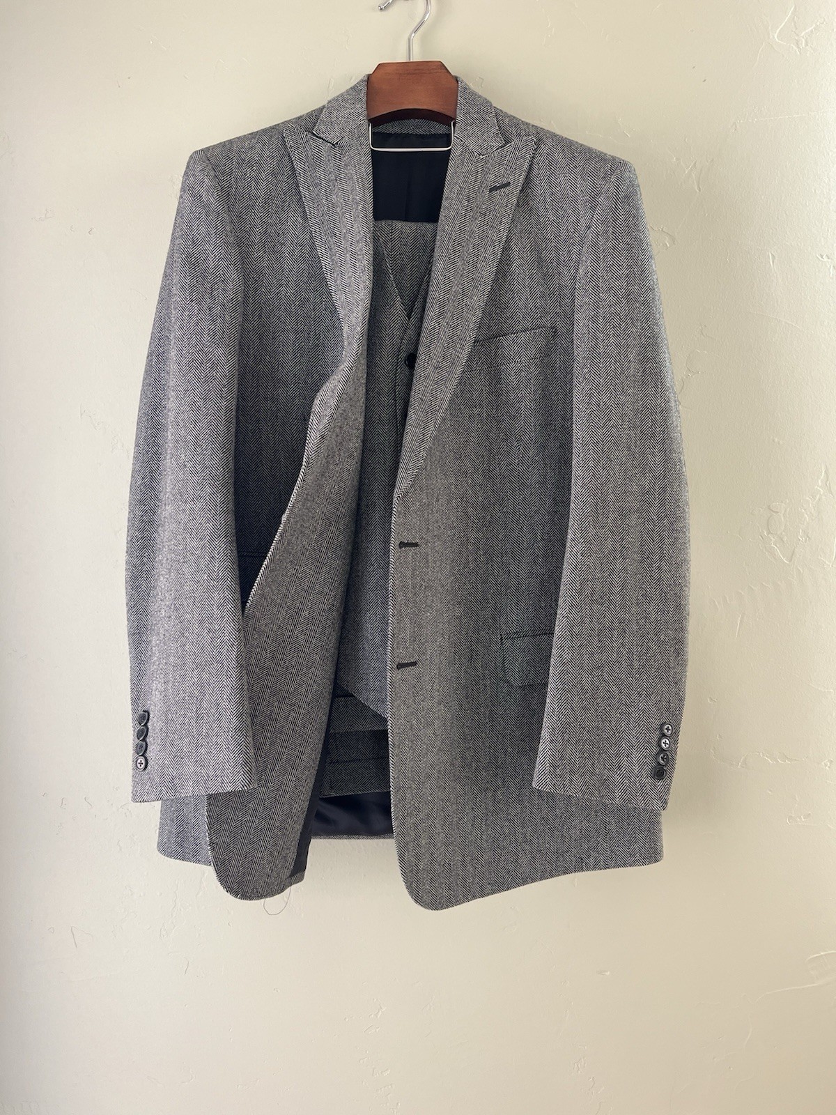 BROOKS BROTHERS Custom Tailored Saxxon Herringbone Wool Suit