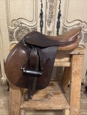 Henri De Rivel (HDR) English Jump Saddle 17’’, Medium-narrow Tree