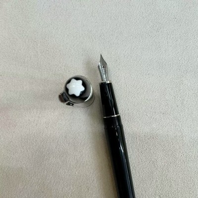 Montblanc Meisterstuck Classique 145 Black Fountain Pen With Luxury Gift Box