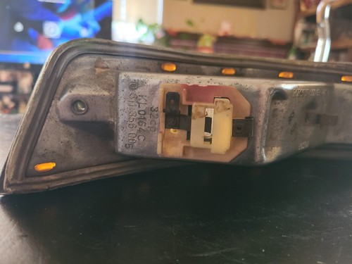 Porscshe 912 911 Left Driver Turn Signal Housing Right Lens 90163140102 - Picture 5 of 7