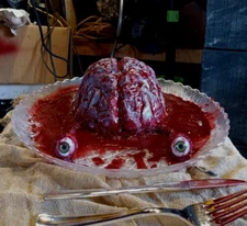Gory Brain And Eyes On Plate ooak Halloween prop By Madmatshorrorshop