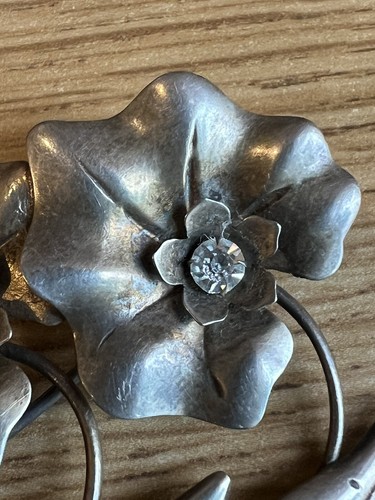 Sterling Silver And Sparkly Clear Rhinestones Floral Brooch Pin, 1950s Jewelry - 第 4/9 張圖片