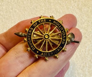 DAR Daughters of the American Revolution GF Pin Pendant Insignia