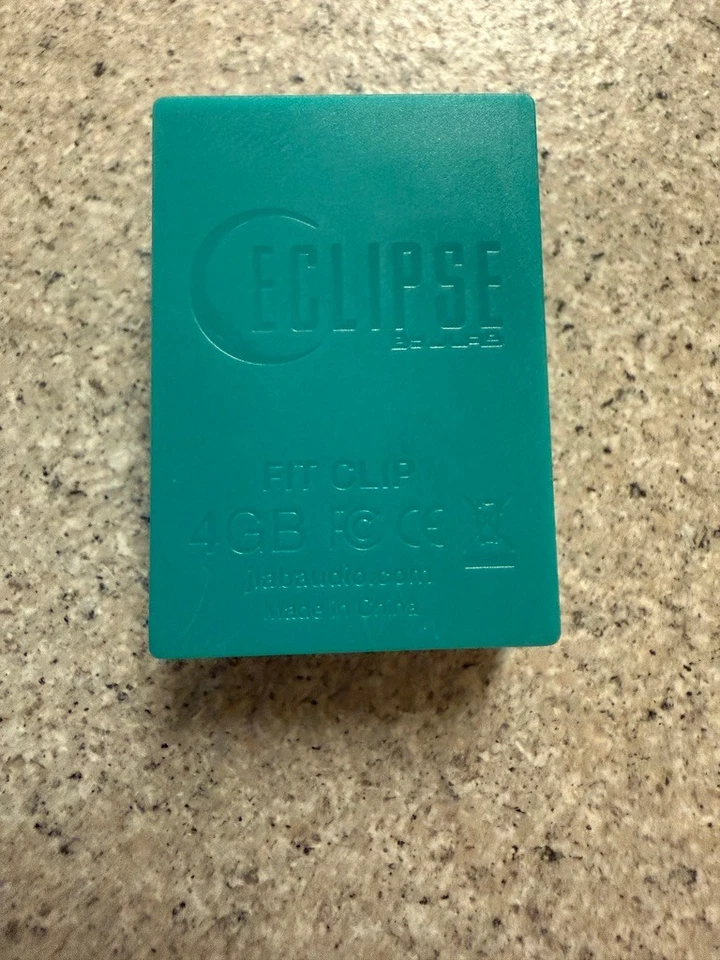 MP3 Player Eclipse Fit Clip 4GB Purple & Turquoise with Headphone Jack - Image 2 of 4