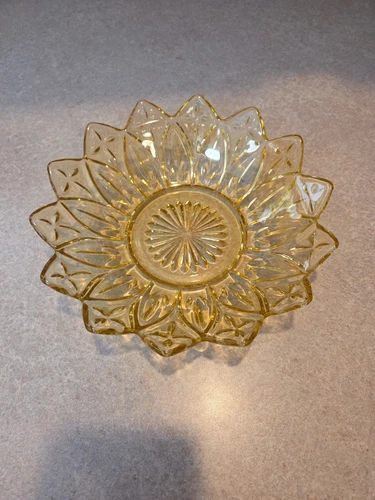 Vintage Federal Glass Amber Starburst Sunflower Candy Serving Dish Bowl 8.25 In.