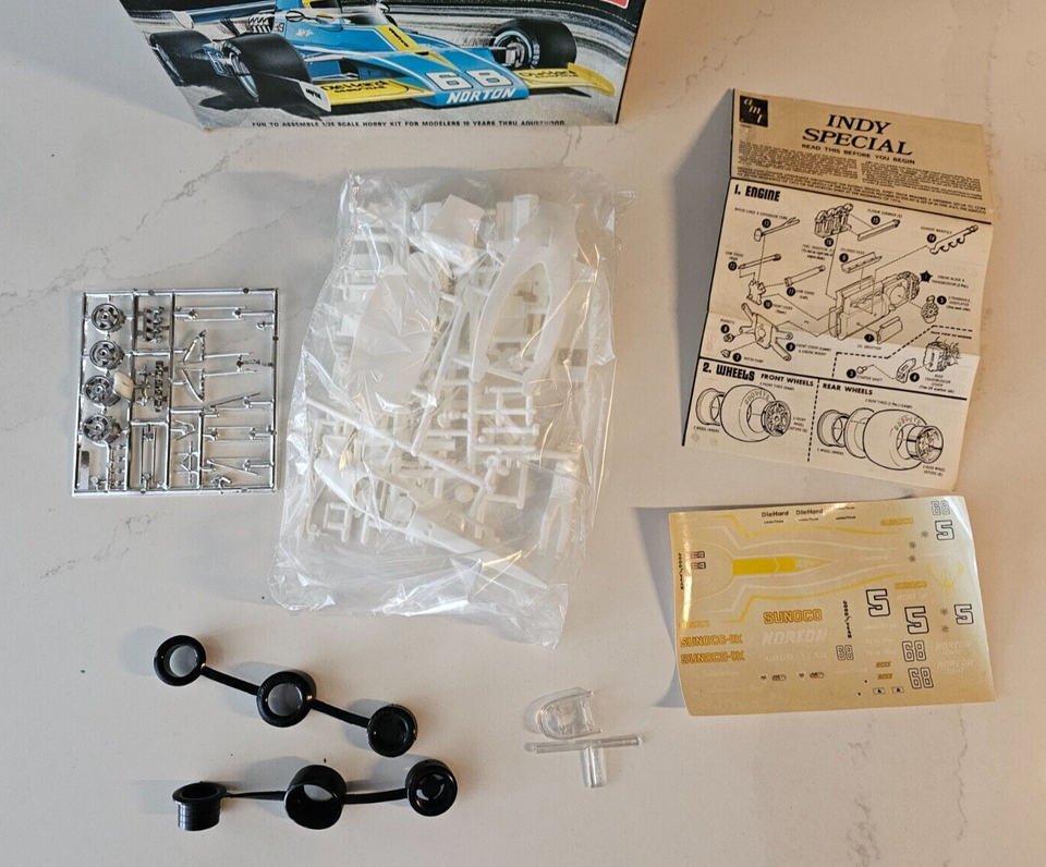 AMT Kit Modello Auto Da Assemblaggio – Indy Racer Mario Andretti Cam 2/Norton Spirit – Scala 1:25 – Anno 1976 - 4