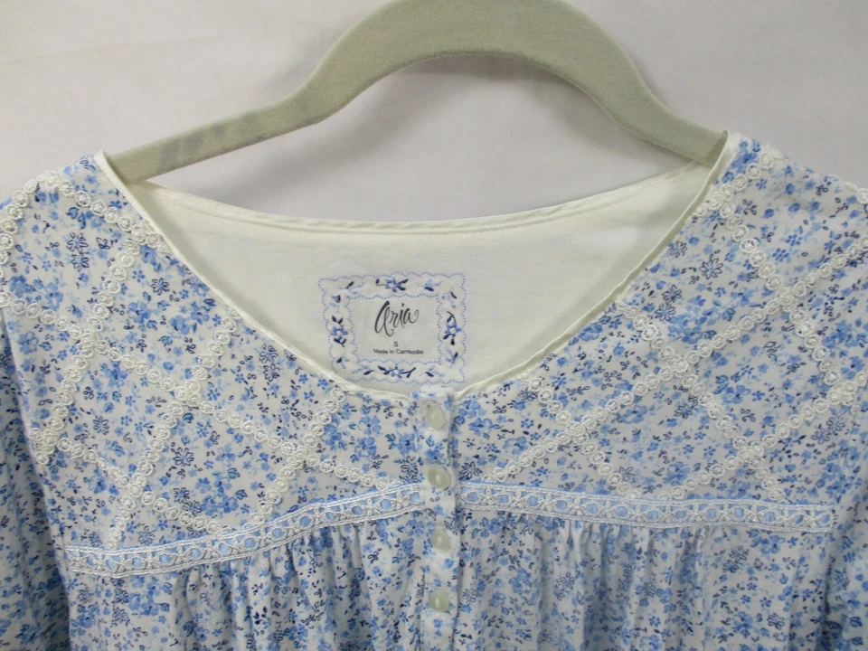 Camisón Aria Mujer Pequeño Azul Floral Botón Cuello en V Borde Manga Larga Algodón Foto 2 de 4