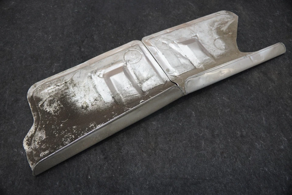 Panel de protección térmico del tanque de combustible de gasolina delantero 5290256AB Dodge Viper SRT10 04 Foto 2 de 4