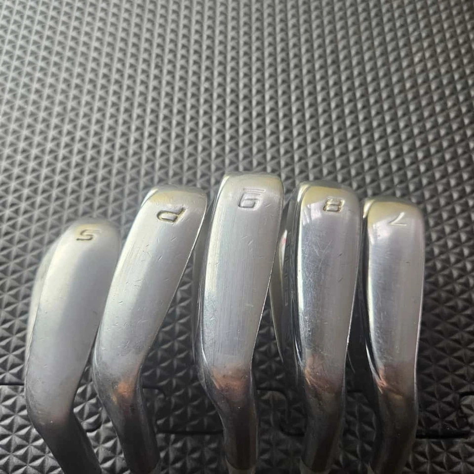 Cobra Max Tecflo Iron Set 7 8 9 PW SW RH Womens Matrix MFS White Tie Graphite - Image 2 of 4