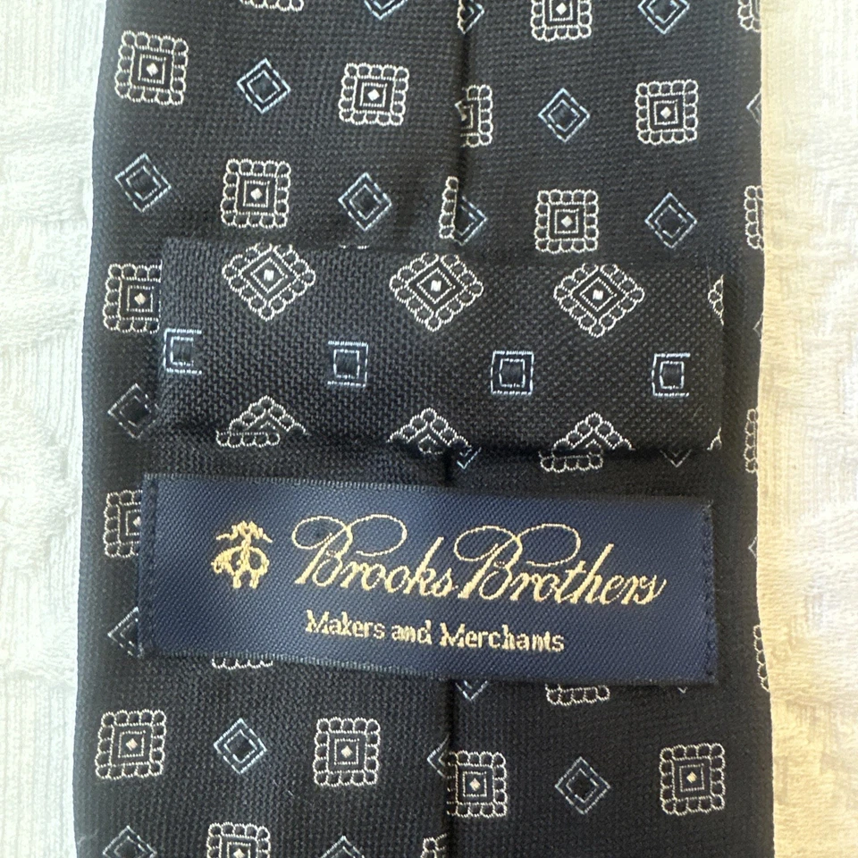 Corbata de seda geométrica negra hecha a mano para fabricantes/mercader Brooks Brothers tejida Italia Foto 2 de 3