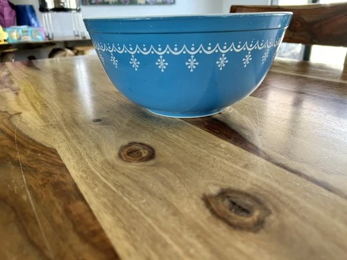 VTG 2 1/2 Quart Snowflake Garland Blue & White Pyrex Mixing Bowl #403