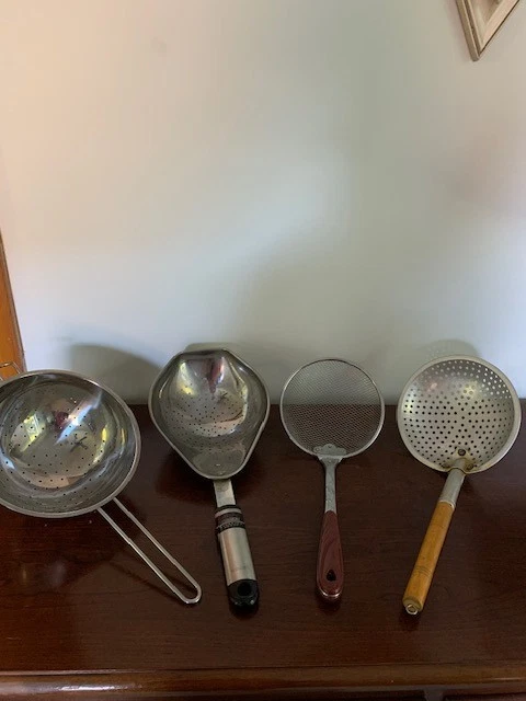 LOT OF 4 VINTAGE STRAINERS SCOUP COLANDERS ALUMINUM & STAINLESS STEEL W/ HANDLES
Opens in a new wind