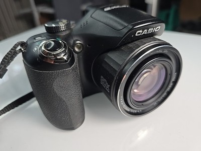 Casio Exilim EX-FH20 Digitalkamera 9MP High Speed 20x Objektiv