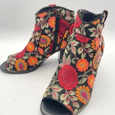 CROWN VINTAGE FRANKIE EMBROIDERED ANKLE BOOTIES SIZE 7.5! NEW!