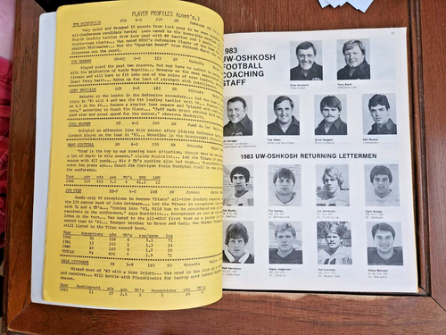 1983 UNIVERSITY OF WISCONSIN OSHKOSH TITANS Football Presse Medienführer - Bild 2 von 3