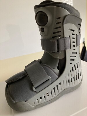 Orthopedic boot for women, size 8-10, good condition