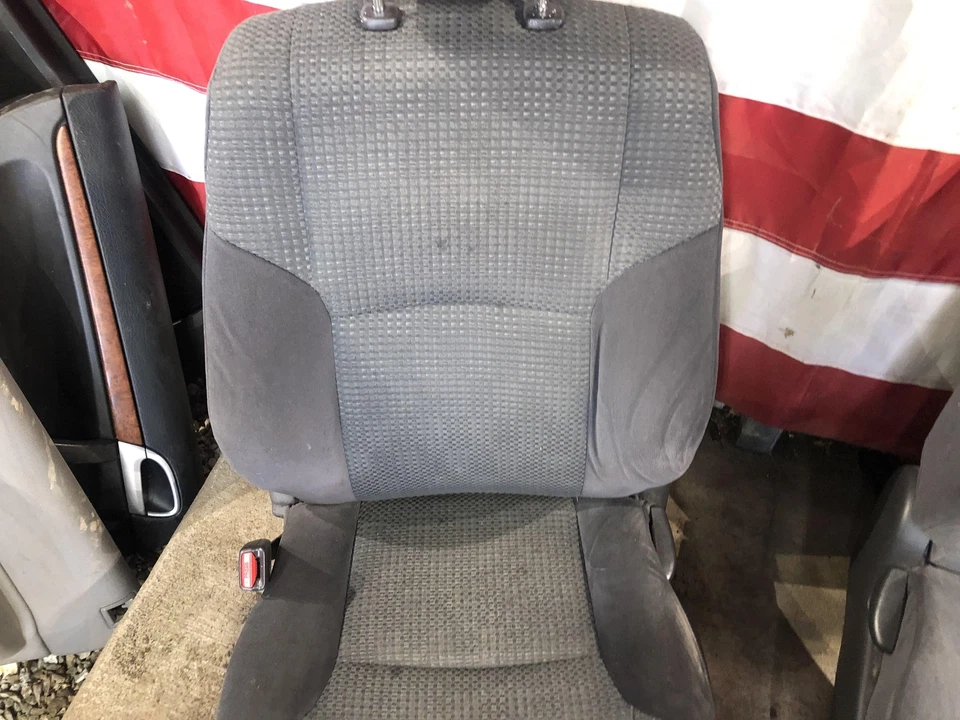 2003-2004 Toyota 4Runner 4 Runner Front Driver Left And Passenger Driver Left . Foto 3 de 4