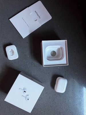 Apple AirPods Pro 2nd Generation with MagSafe Wireless Charging Case - White