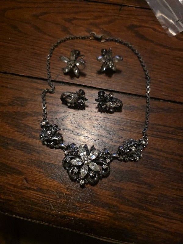 Vintage Coro Silver Tone Rhinestone Clear Stones Necklace With 2 Sets Earring