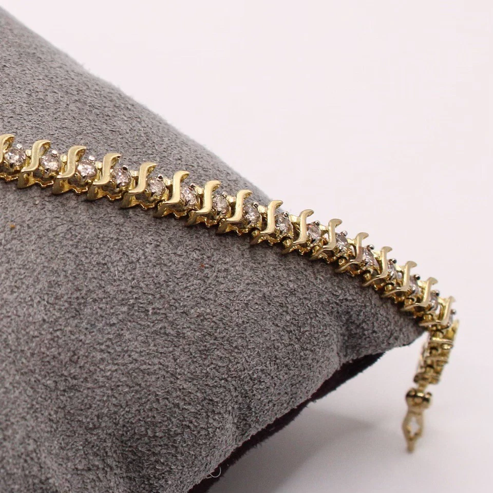 Brazalete de tenis de 7" de diamantes de corte redondo de 1,25 quilates de oro amarillo de 10 k de 7,7 gramos Foto 2 de 4