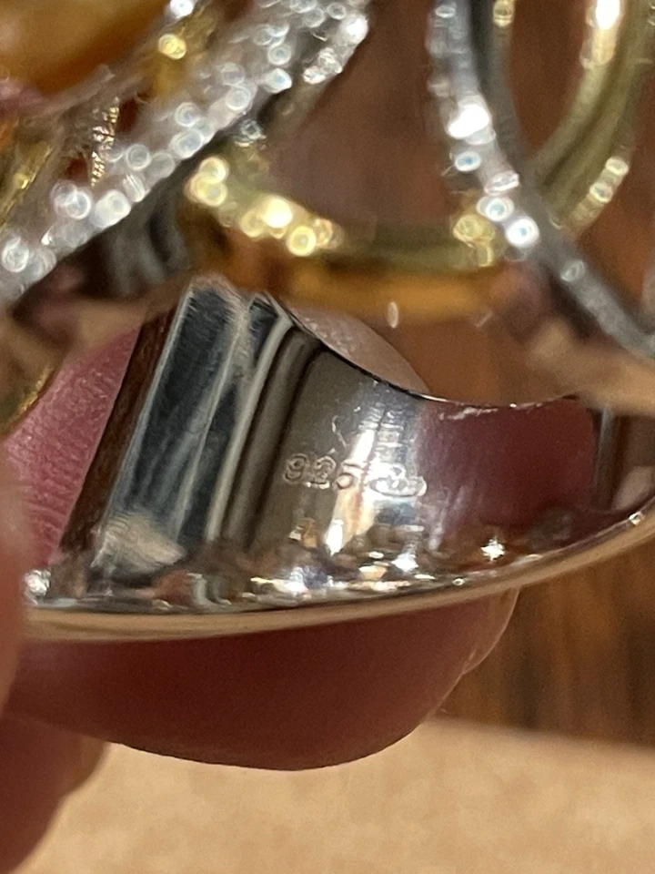 Anillo dorado cultivado del Mar del Sur con rodio y amarillo de 18 k sobre plata talla 7 Foto 4 de 4