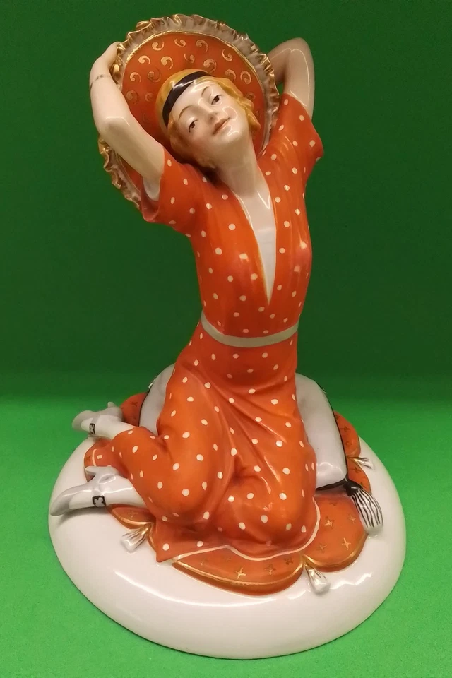Fraureuth Porzellan figur "Mädchen auf Kissen" - Bild 1 von 4