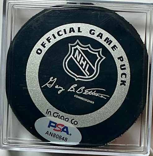 Vladislav Tretiak autographed Chicago Blackhawks Game Puck / PSA COA - Picture 2 of 2