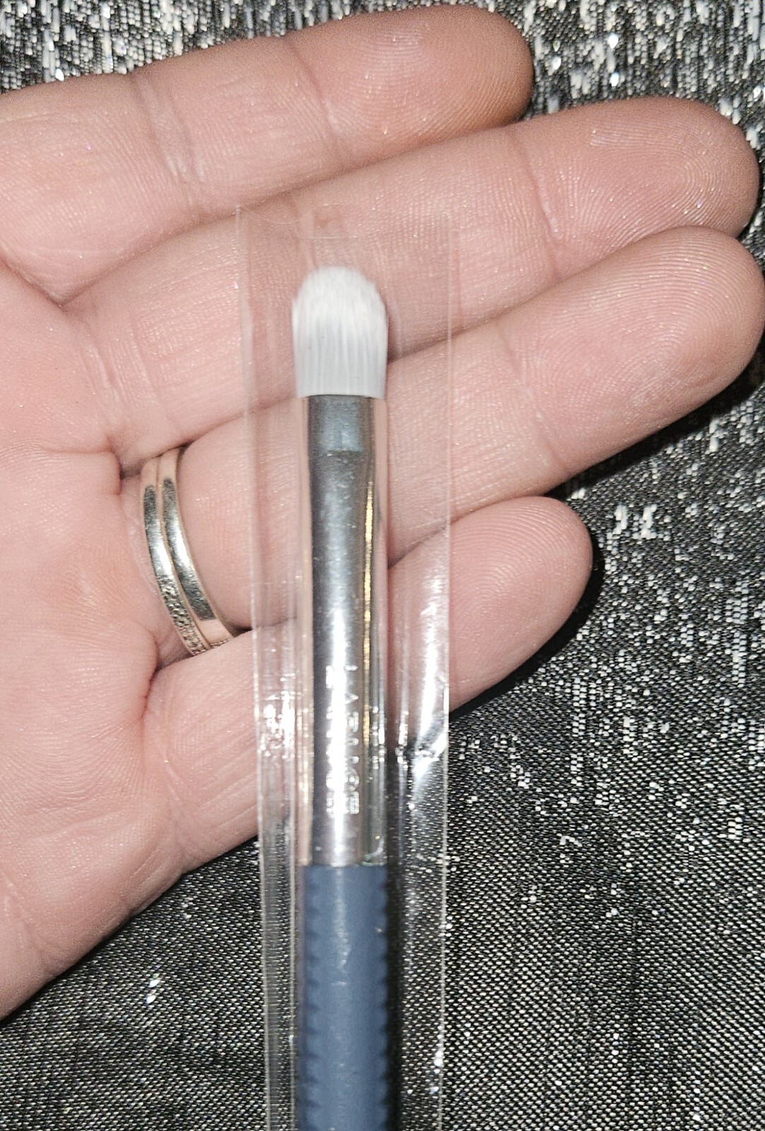 Laruce LR100 Concealer Makeup Brush for Flawless Coverage - New