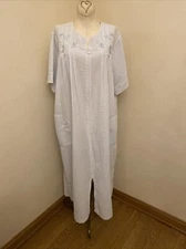 Miss Elaine Zip Full Front Blue/White Strips Pockets Short Sleeve Sz.Lg.