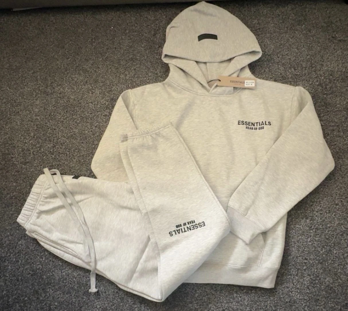 Tuta Fear of God Essentials farina d'avena taglia S