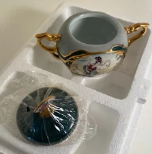 Ardleigh Elliott "Miao Yu" Porcelain Music Box – Beauties of the Red Mansion