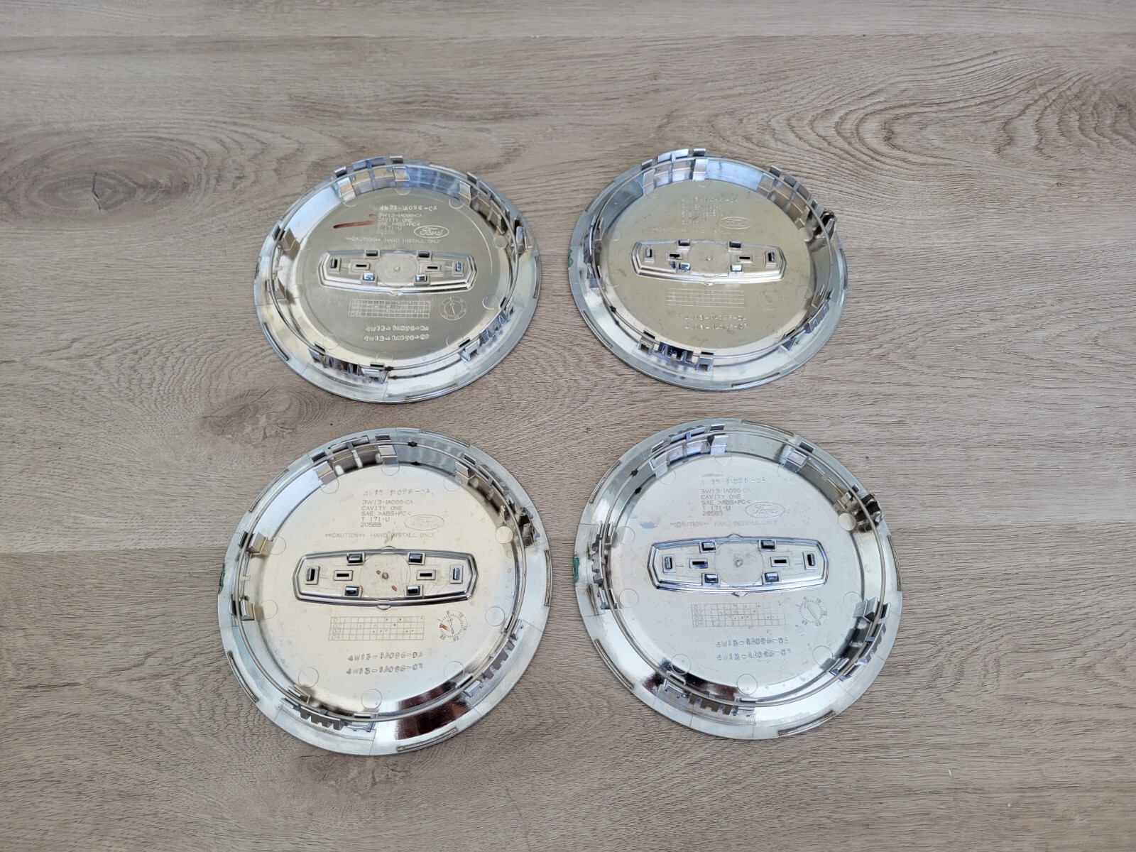 4 OEM FACTORY LINCOLN TOWN CAR CENTER CAPS CHROME WHEEL 4W131A096CA eBay