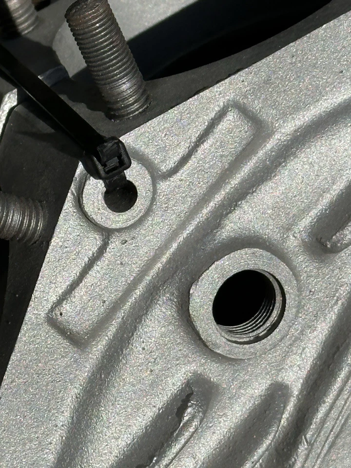 HARLEY-DAVIDSON FLATHEAD 45-1942 ENGINE CASES Foto 3 de 4