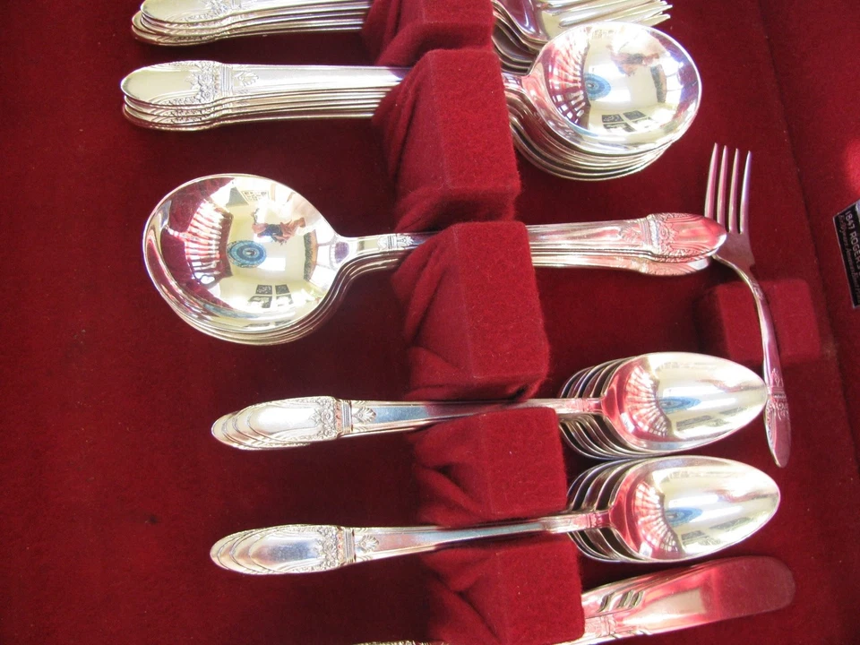 Cubiertos Rogers 1847 plateados First Love 1937 patrón Svc. Para 12 y pecho Foto 3 de 4