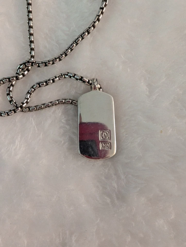Colgante con etiqueta de perro David Yurman de plata de ley con bolsa Foto 3 de 4