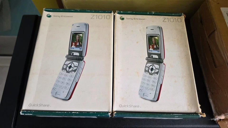 Sony Ericsson Z1010 - 32 MB - Plateado (Desbloqueado caja abierta juego completo ¡muy raro! Foto 2 de 4