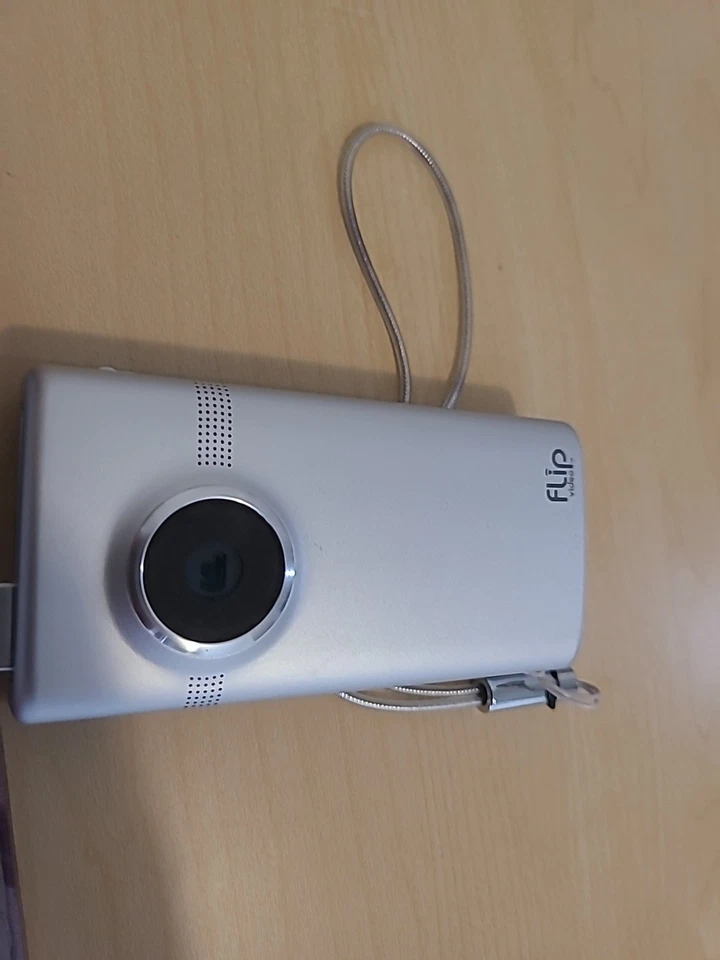 Flip MINO HD M2120 Video Camcorder "for Parts Or Repair " - Image 2 of 4