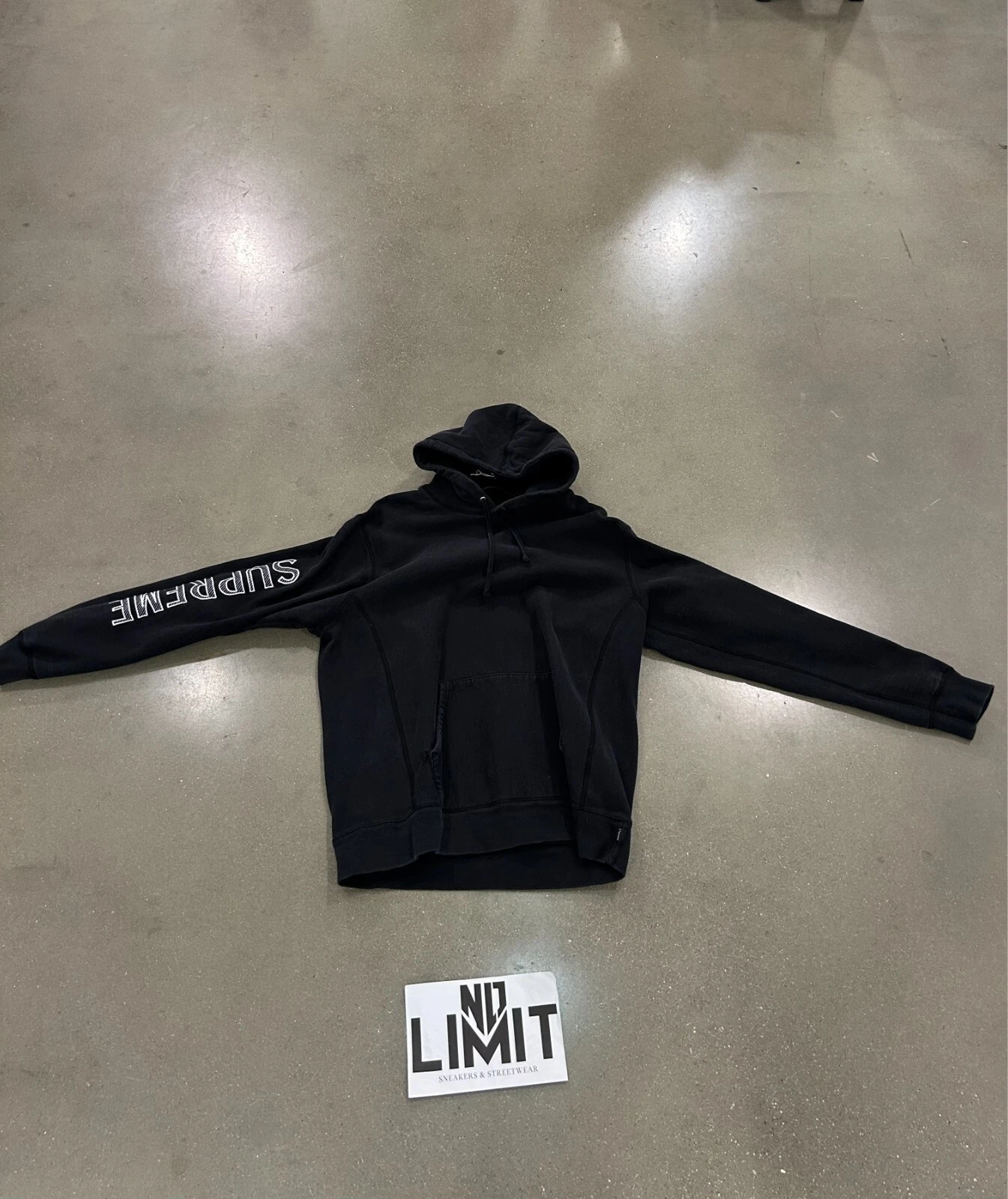 Sweat brodé manches suprêmes noir PRÉ PROPRIÉTÉ taille XL ENVOI RAPIDE
