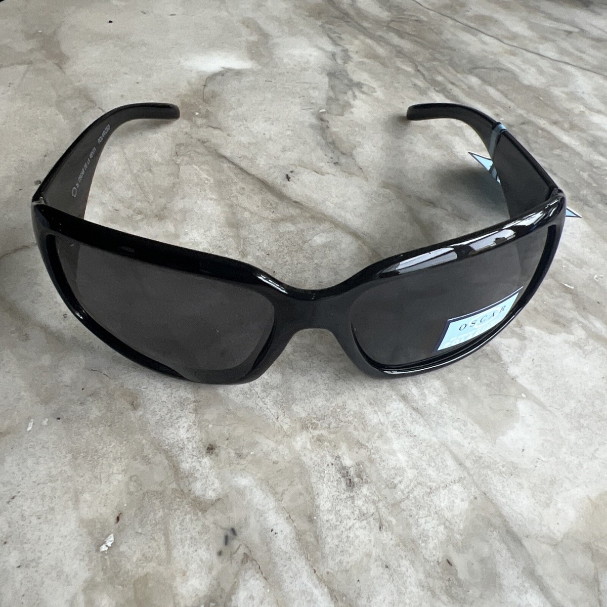 OSCAR by OSCAR DE LA RENTA Black Polarized Sunglasses Oscar de la Renta Black Plastic Frame Sunglasses for Women  main image 3